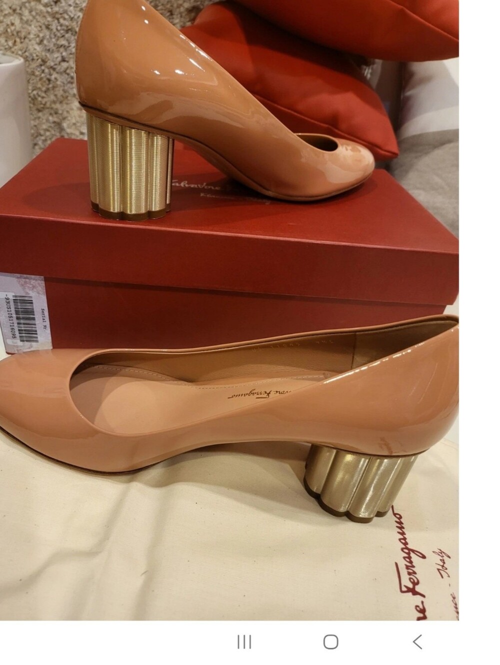 Salvatore Ferragamo BEIGE Patent Leather Lucca Metallic Flower Heel SIZE 9.5 NWB